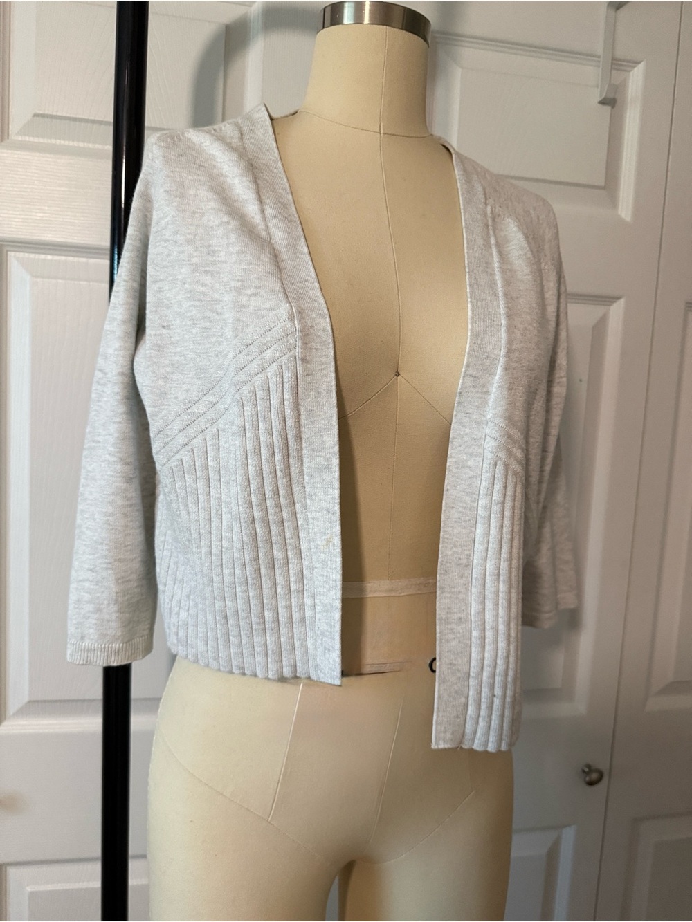 89th & Madison Light Gray Ribbed Open-Front Cropped Cardigan